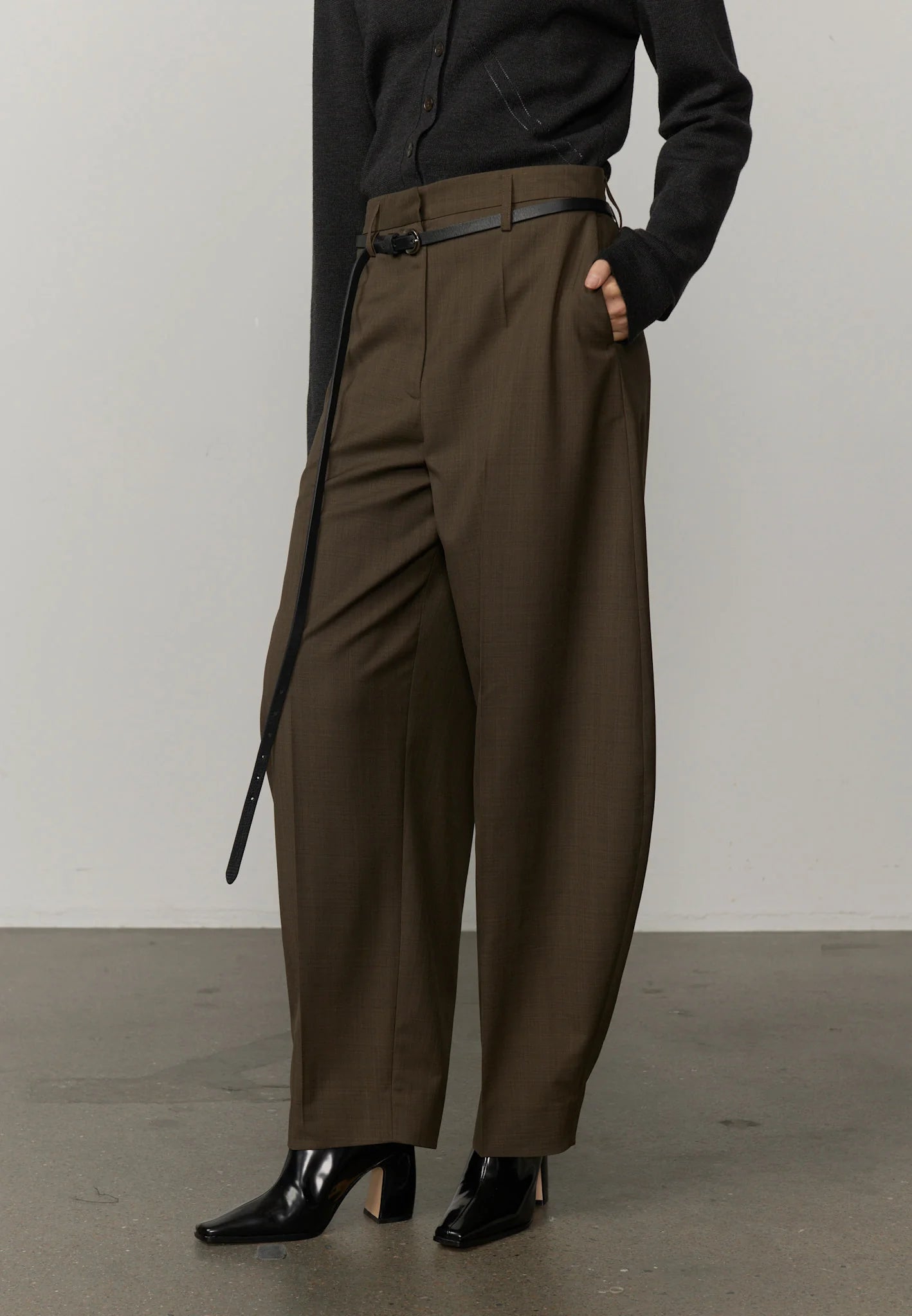 Herskind Dante Mid Waist Pants in Khaki