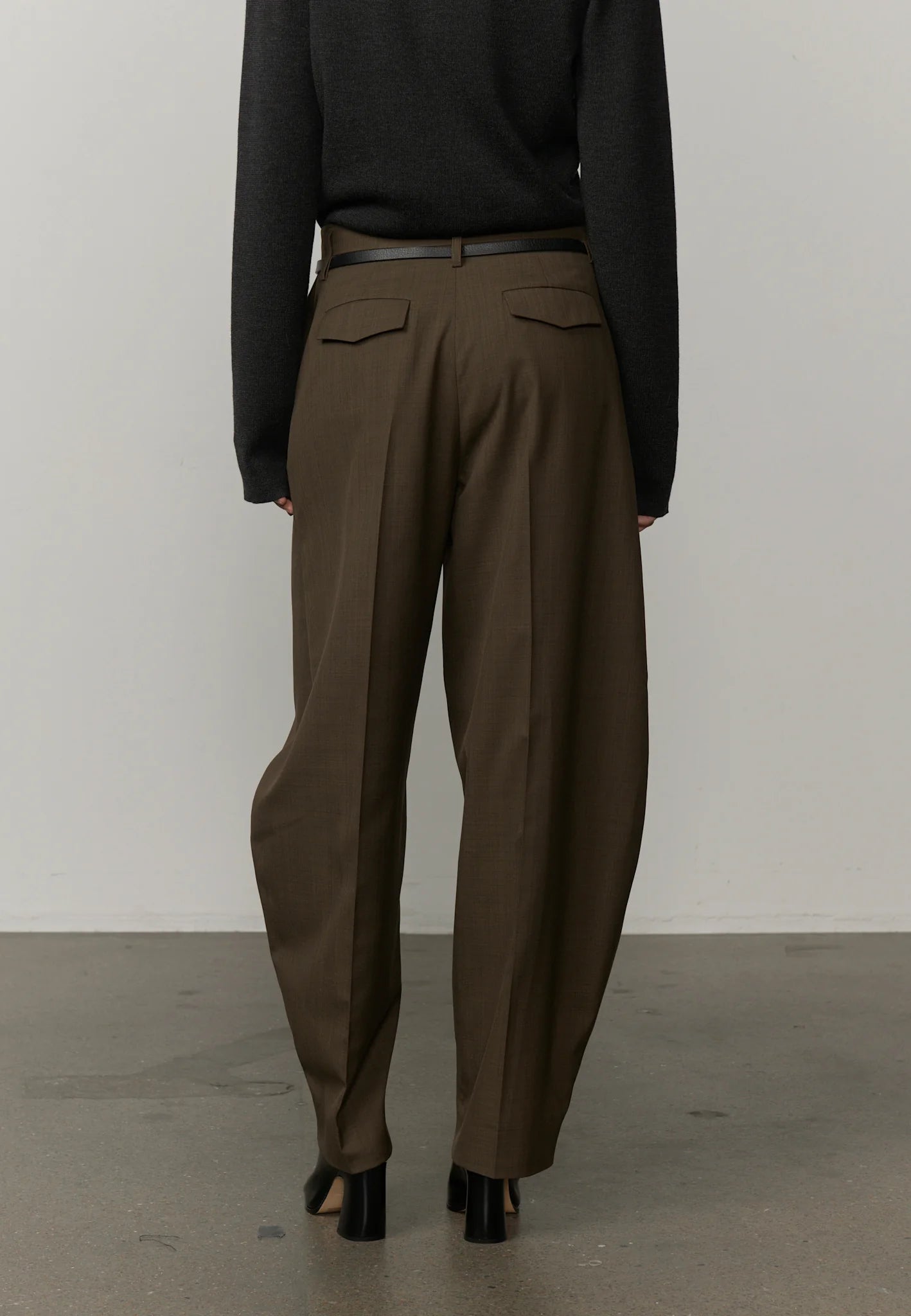 Herskind Dante Mid Waist Pants in Khaki