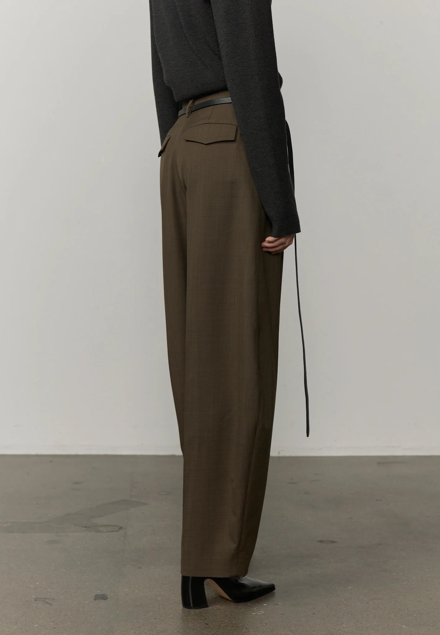 Herskind Dante Mid Waist Pants in Khaki