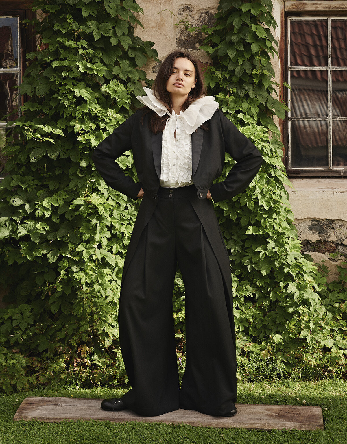 Nygårdsanna Big Pleat Trousers in Black