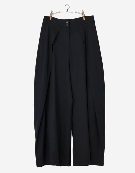 Nygårdsanna Big Pleat Trousers in Black