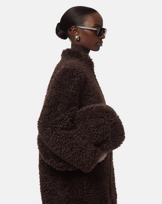 APPARIS Jumbo Noor Bouclette Pochette in Brown